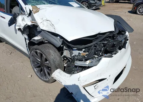 2024 Tesla Model X Long Range z USA, uszkodzony, nr VIN 7SAXCBE54RF460155